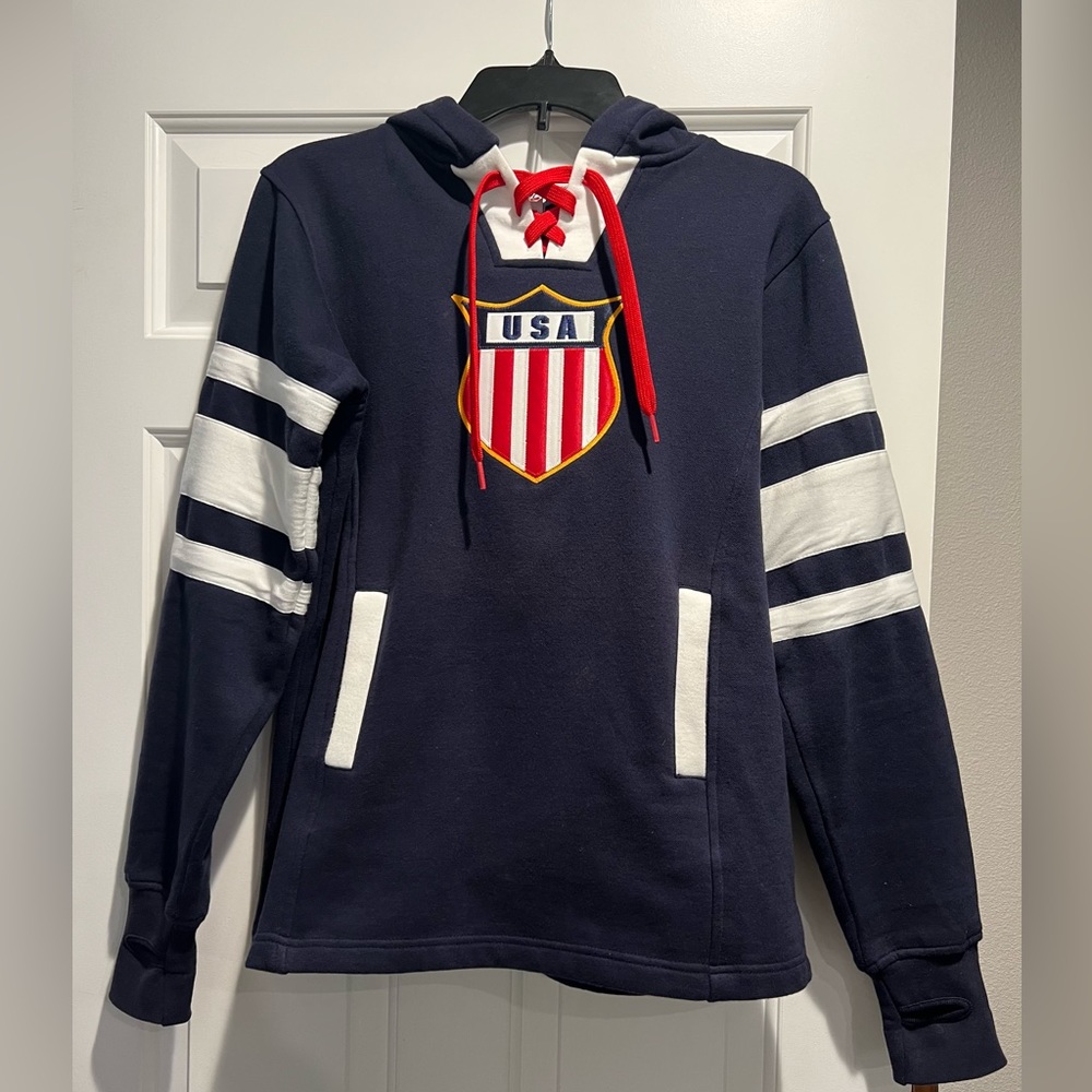 USA Hockey Shield Olympic Training Facility Sweatshirt Women’s Small